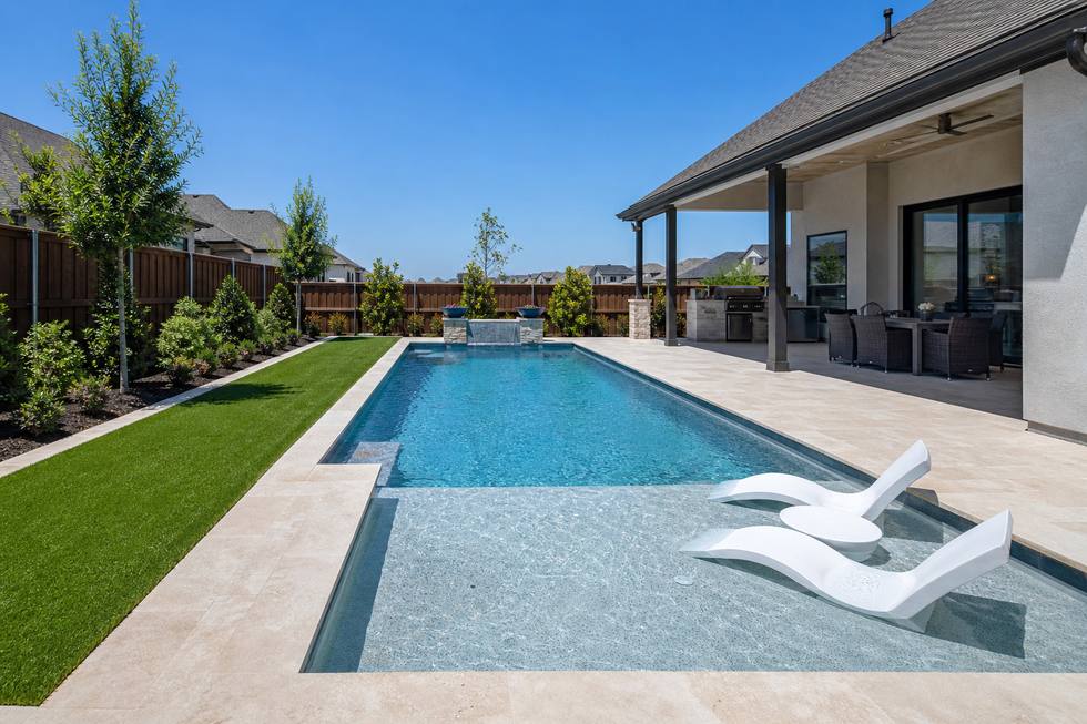 Northlake modern pool with tanning ledge and covered patio