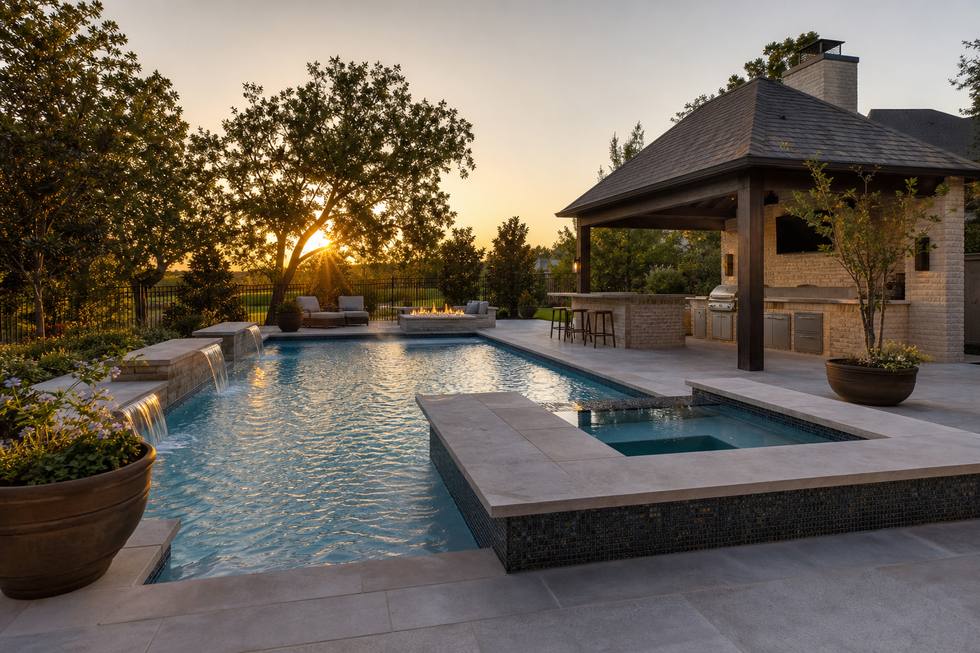 Southlake luxury pool with spa and outdoor kitchen